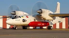 Löschflugzeug Antonow An-32P von Xena (Ukraine) beim Einsatz in der Türkei.