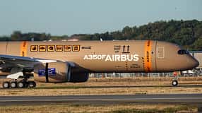 Airbus A350F - erster Prototyp rollend in Toulouse.
