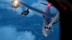 Boeing B-52H wird bei Global Thunder 27 betankt