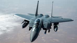 F-15 Strike Eagle Luftaufnahme über Wüste