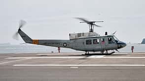 Bell, UH-1 Bell UH-1N am Boden mit laufenden Rotoren