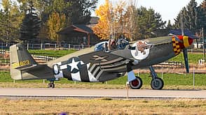 Mustang, P-51, Merlin, North American P-51 Mustang North American P-51B-1NA „Berlin Express“ am Boden