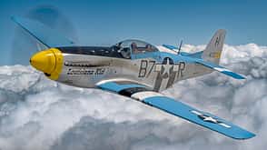 Mustang, P-51, Merlin, North American P-51 Mustang P-51D "Louisiana Kid" im Flug fotografiert