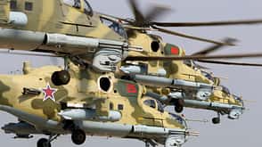 Kampfhubschrauber Mil Mi-24 in Aktion. 