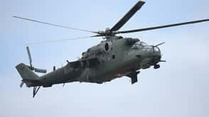 Kampfhubschrauber Mil Mi-24 in Aktion. 