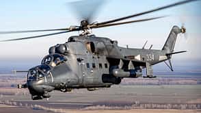 Mil Mi-24P, Mil Mi-24, Mi-24, Hind, Kampfhubschrauber, Ungarn, ungarische Luftwaffe, Hungarian Air Force, Szolnok, sowjetischer Kampfhubschrauber, Militärhubschrauber, DDR, UdSSR Ungarischer Kampfhubschrauber Mil Mi-24P „Hind“ im Flug