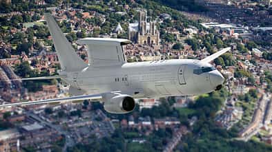 Boeing E-7 Wedgetail der RAF über Lincoln Cathedral