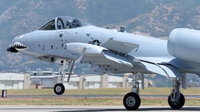 Die letzte mit einem neuen Flügel ausgerüstete A-10 Thunderbolt II auf der Hill AFB