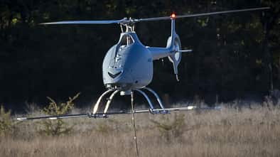 Die Marinedrohne VSR700 von Airbus Helicopters absolvierte am 8. November 2019 ihre ersten gefesselten Schwebeflüge.