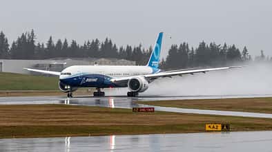 Boeing 777-9 bei Rollversuchen in Everett kurz vor dem Erstflug.