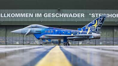 Eurofighter des Taktischen Luftwaffengeschwaders 73 mit Sondermotiv auf der Zelle.