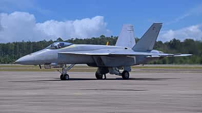 Boeing hat die erste für die Blue Angels bestimmte F-18E Super Hornet ausgeliefert. Sie durchläuft ein Testprogramm bei der US Navy in Patuxent River.
