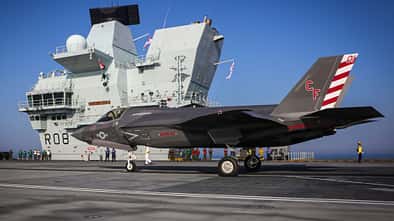 HMS "Queen Elizabeth" auf Übungsfahrt mit F-35B des US Marine Corps und der RAF.