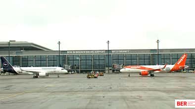 Die ersten Flugzeuge am BER am 31. Oktober 2020.