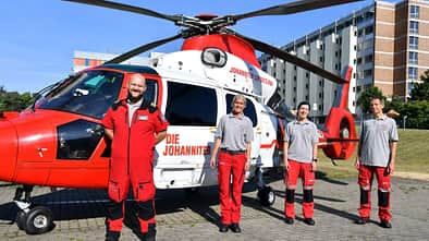 Die Johanniter Luftrettung hat für Intensivtransporte einen AS 365 N3 am Klinikum in Rostock stationiert.
