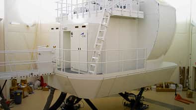 CAE baut einen Simulator für die deutsch-französische C-130J-Einheit in Evreux.