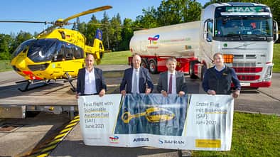 Die ADAC Luftrettung testet in Kooperation mit Safran, Airbus und TotalEnergies die Verwendung von Bio-Kerosin in Hubschraubertriebwerken.