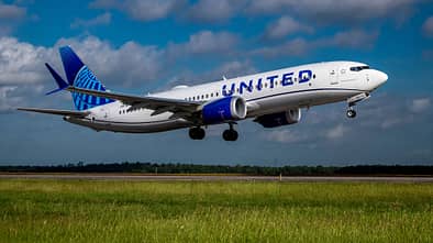 United testet mit der Boeing 737 MAX 8 den Betrieb mit 100 Prozent synthetischem Kraftstoff, der aus pflanzlichen Bestandteilen hergestellt wird.