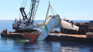 Das NTSB hat im Oktober 2021 den vor Hawaii abgestürzten 737-300-Frachter von TransAir vom Meeresboden knapp vor der Küste geborgen.