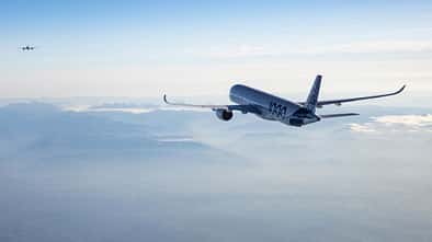 Airbus flog zwei A350 in Formation über den Atlantik, um das Spritsparpotenzial des Verfahrens zu testen. 