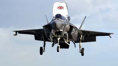 Britische Lockheed Martin F-35B im Schwebeflug.