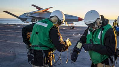 Boeing MQ-25 T1 bei Tests auf dem Deck der USS "George H.W. Bush" im Dezember 2021. 