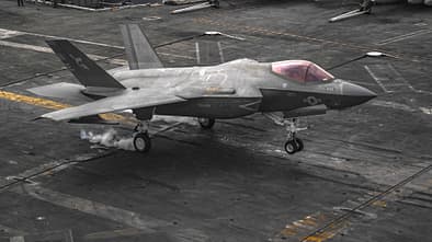 Eine F-35C der "Argonauts" war in einen Landeunfall auf der "Carl Vinson" verwickelt.