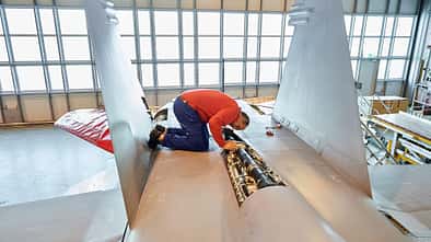 Die Schweizer F-18 Hornet erhalten neue Systeme, damit sie bis 2030 verwendet werden können.