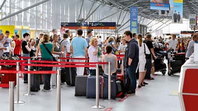 Passagierabfertigung in Köln/Bonn.