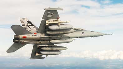 Boeing EA-18G Growler im Test mit dem Next Generation jammer-Mid Band von Raytheon.