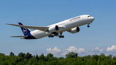 Lufthansa 787-9 Take-Off