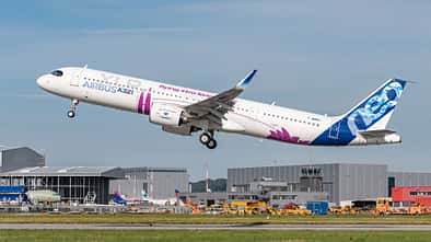 Der zweite A321XLR beim Erstflug in Hamburg.
