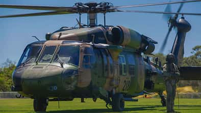 Australiens Heer nutzte bereits früher Black Hawks, und zwar das Modell Sikorsky S-70A-9.