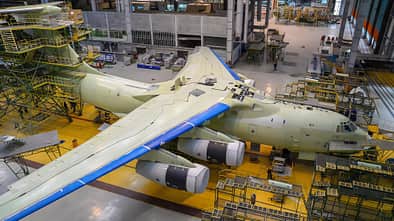 Die Iljuschin Il-76MD-90A wird bei Aviastar in Uljanowsk endmontiert.