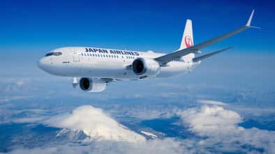 Boeing 737-8 für Japan Air Lines.