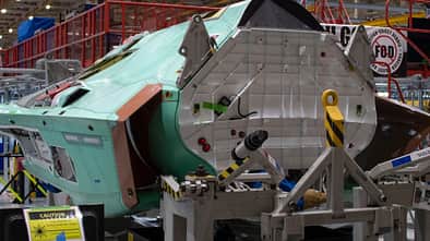 Rumpfmittelteil der F-35 in der Fertigung.