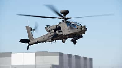 Boeing AH-64E Enhanced Hubschrauber in der Luft