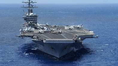 USS Eisenhower auf See von vorn