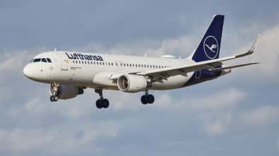 Lufthansa A320-200.