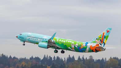 Disney-737 von Alaska Airlines beim Start