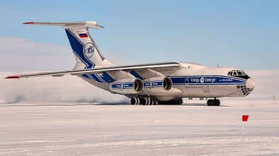 Il-76 auf Eispiste seitlich