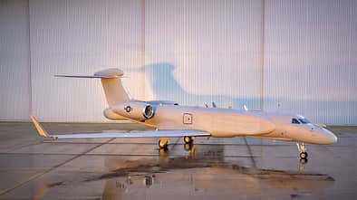 EC-37B vor Hangar