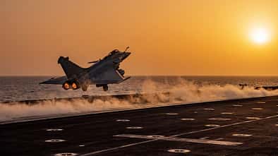 Rafale beim Start auf Flugzeugträger Charles de Gaulle