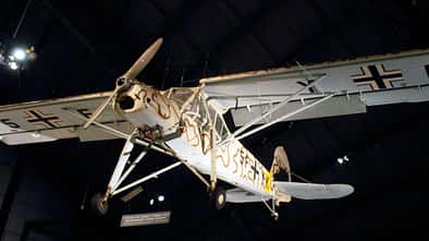 Fi 156 Storch aufgehängt unter Decke
