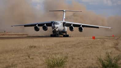 Il-76MD-90A landet im Dreck