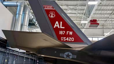 F-35 Lightning Alabama Air National Guard mit rotem Leitwerk