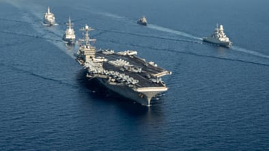 USS Truman mit Flotte aus der Luft