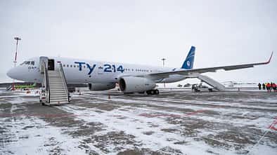 Tupolew Tu-214 für Red Wings