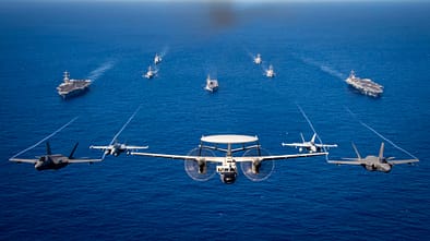 Formation über Flugzeugträgern