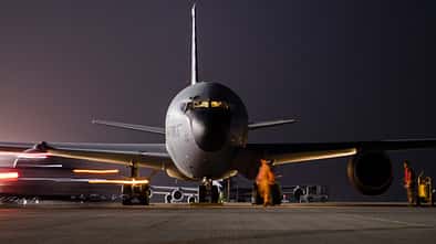 KC-135, kc135, stratotanker, usaf, boeing, tanker, merlin, cessna, caravan, autonom KC-135 US Air Force am Boden bei Nacht